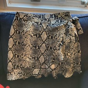 Snake skin ruffle hem skirt
